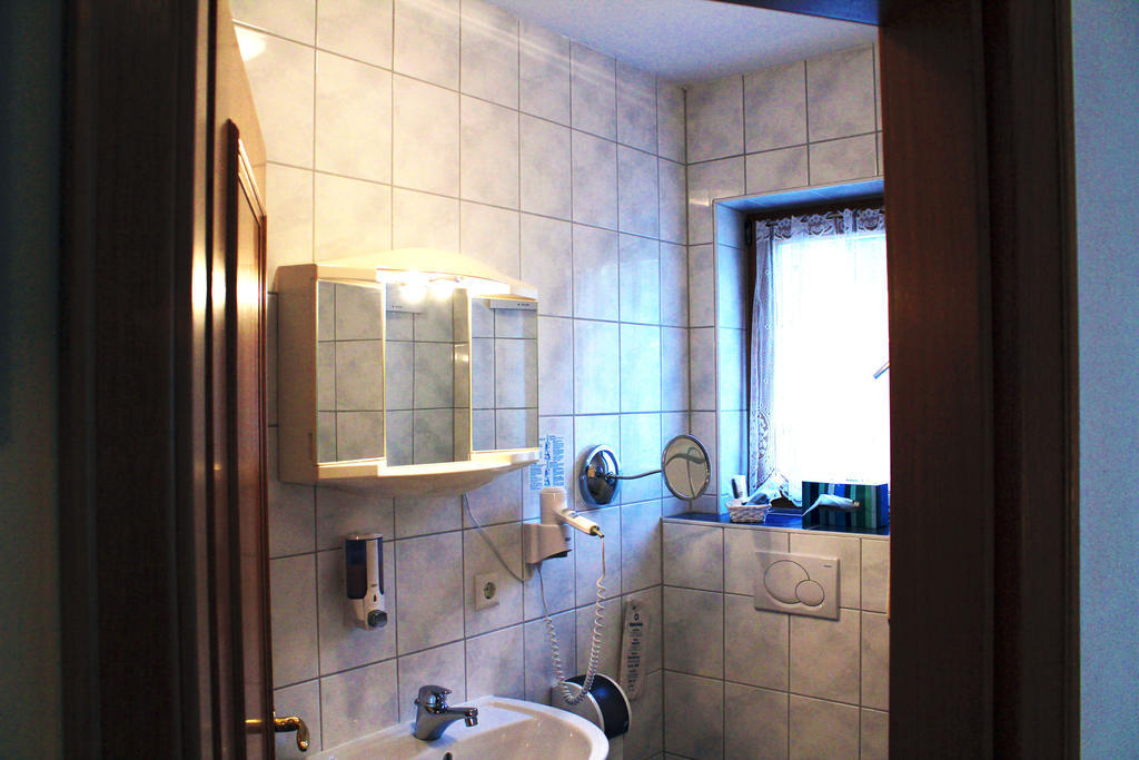 Land-Gut-Hotel Gasthof Waldschaenke Altfraunhofen Δωμάτιο φωτογραφία